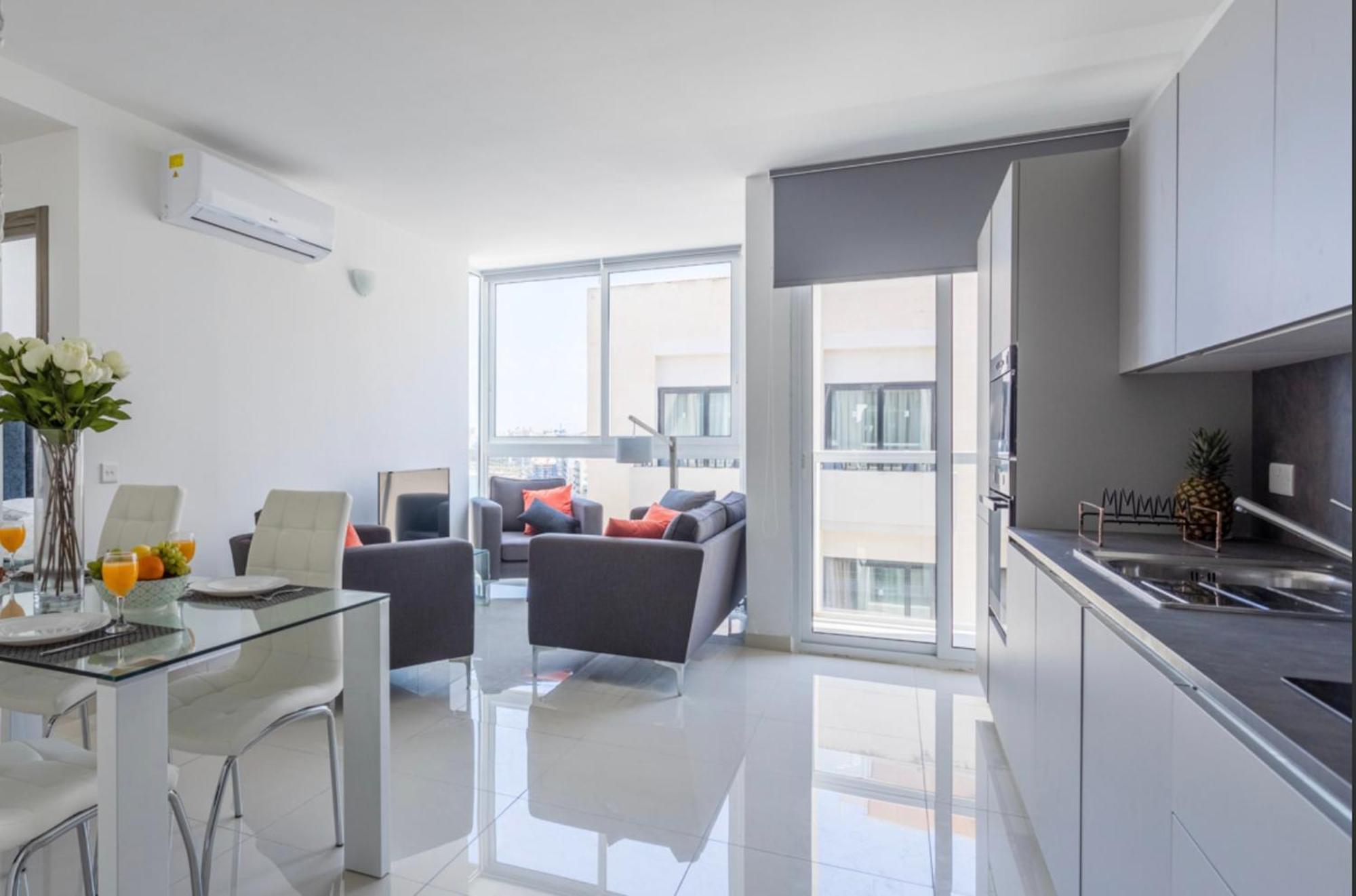 Saint Julian - Lovely Apartment With Terrace - Cityapartmentstay San Julián Exterior foto