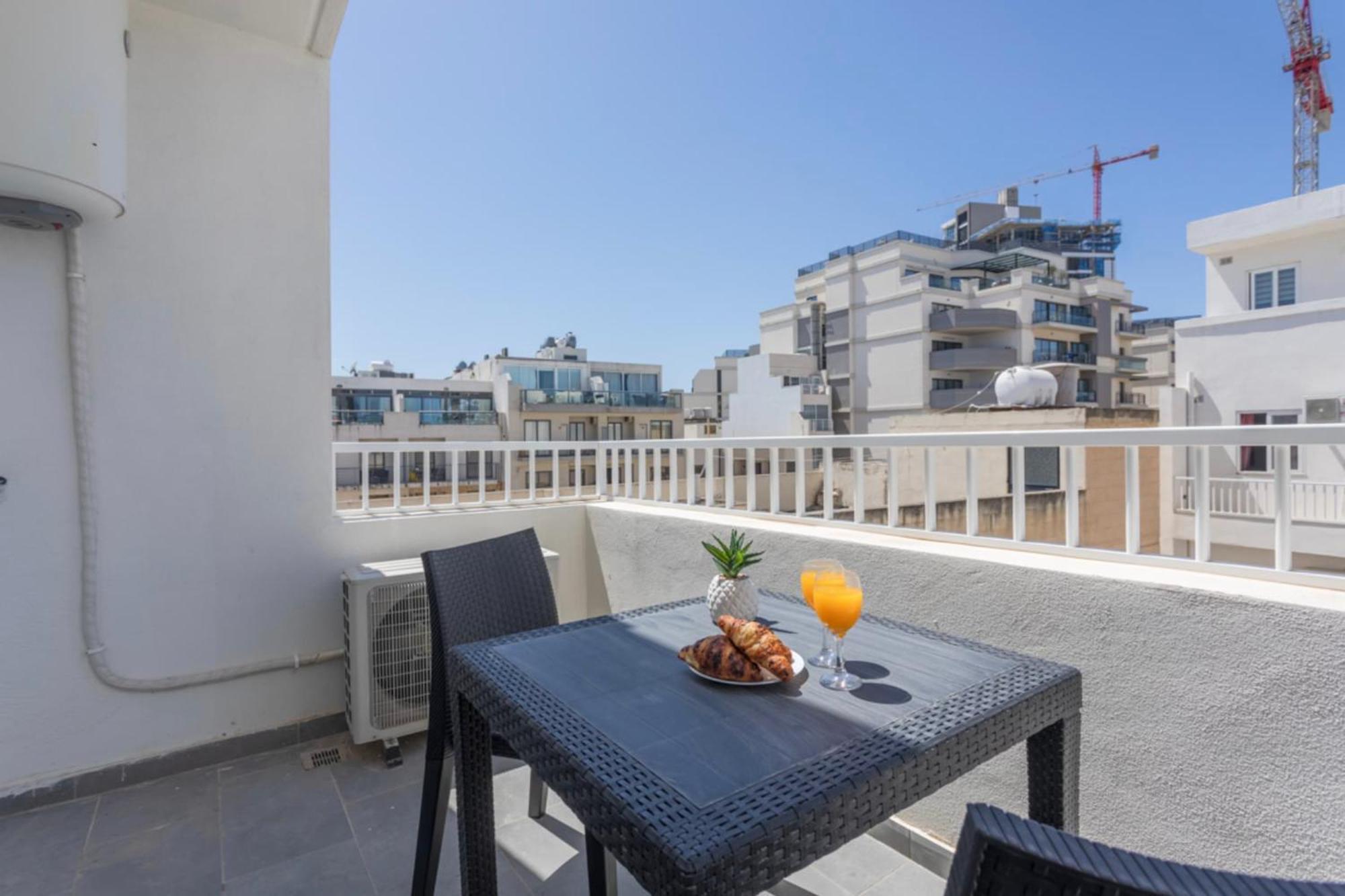 Saint Julian - Lovely Apartment With Terrace - Cityapartmentstay San Julián Exterior foto